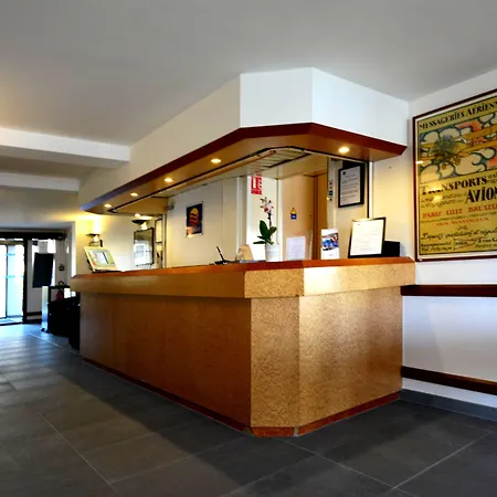 Hotel Logis - Hotel & Restaurant Des Lacs Paris Sud
