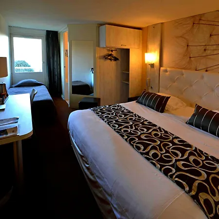 Logis - Hotel & Restaurant Des Lacs Paris Sud Hotel