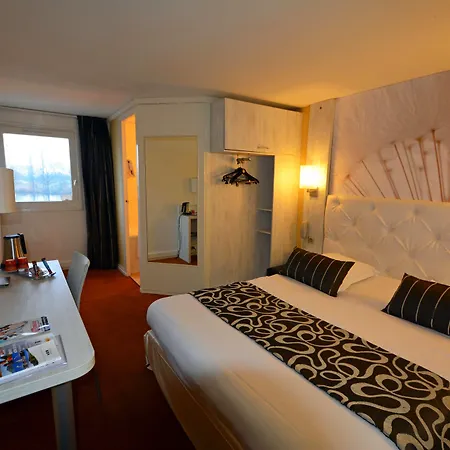 Hotel Logis - Hotel & Restaurant Des Lacs Paris Sud