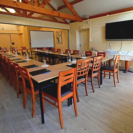Logis Des Lacs Paris Sud Hotell 3*