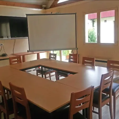 Hotel Logis - Hotel & Restaurant Des Lacs Paris Sud