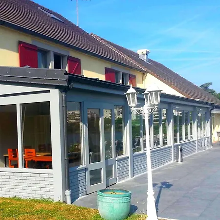 Logis Des Lacs Paris Sud Hotell 3*