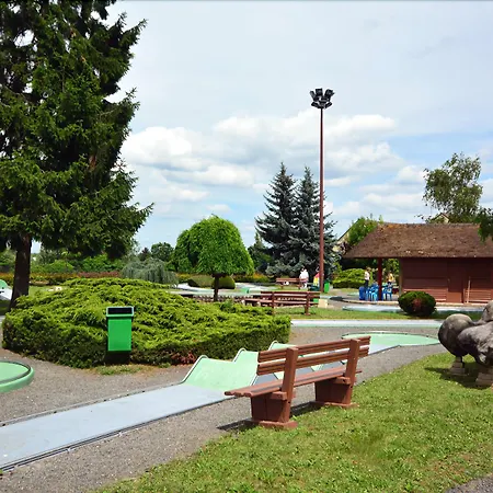 Logis - Hotel & Restaurant Des Lacs Paris Sud Hotel Viry-Châtillon