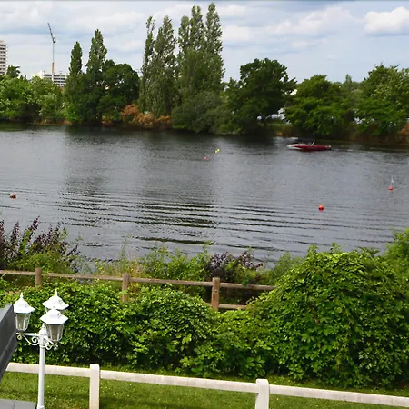 Hotell Logis Des Lacs Paris Sud 3*