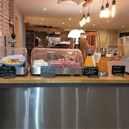 Logis - Hotel & Restaurant Des Lacs Paris Sud Hotel Viry-Châtillon