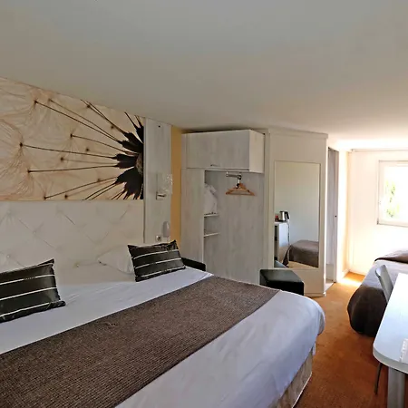 Logis - Hotel & Restaurant Des Lacs Paris Sud