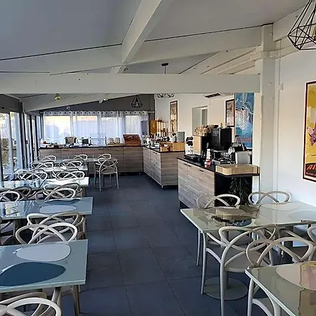 Logis - & Restaurant Des Lacs Paris Sud Hotel