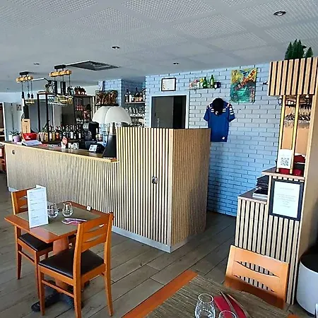 Logis - & Restaurant Des Lacs Paris Sud