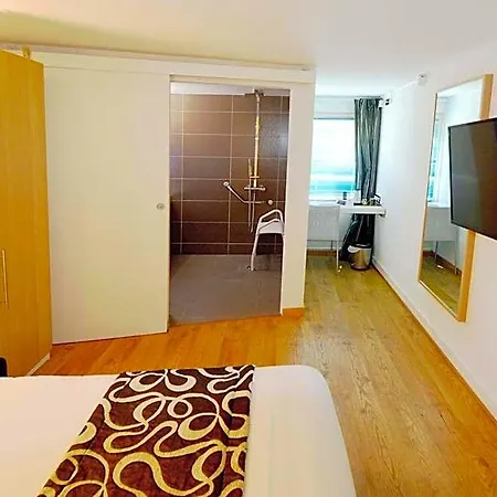 Logis - & Restaurant Des Lacs Paris Sud 3* Viry-Châtillon