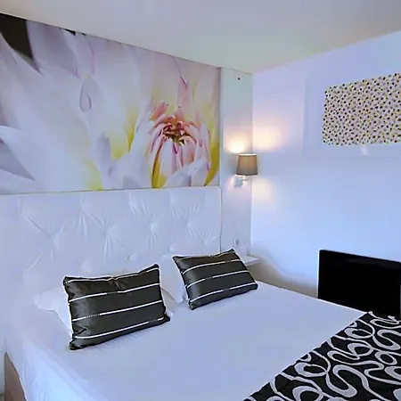Hotel Logis - & Restaurant Des Lacs Paris Sud