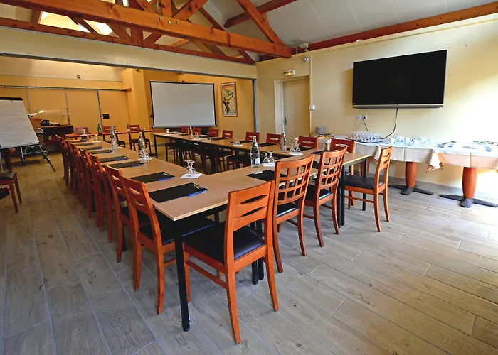 Logis Des Lacs Paris Sud Hotel 3*