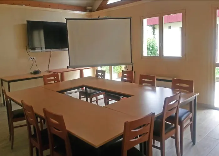 Hotel Logis Des Lacs Paris Sud